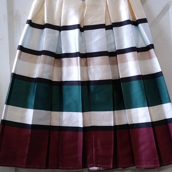 Chicwish multi color stripped skirt - Picture 2 of 2